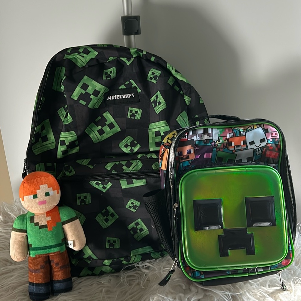 MINECRAFT 3 PIECES!! .Laptop/backpack , lunch box, Alex figurine.
